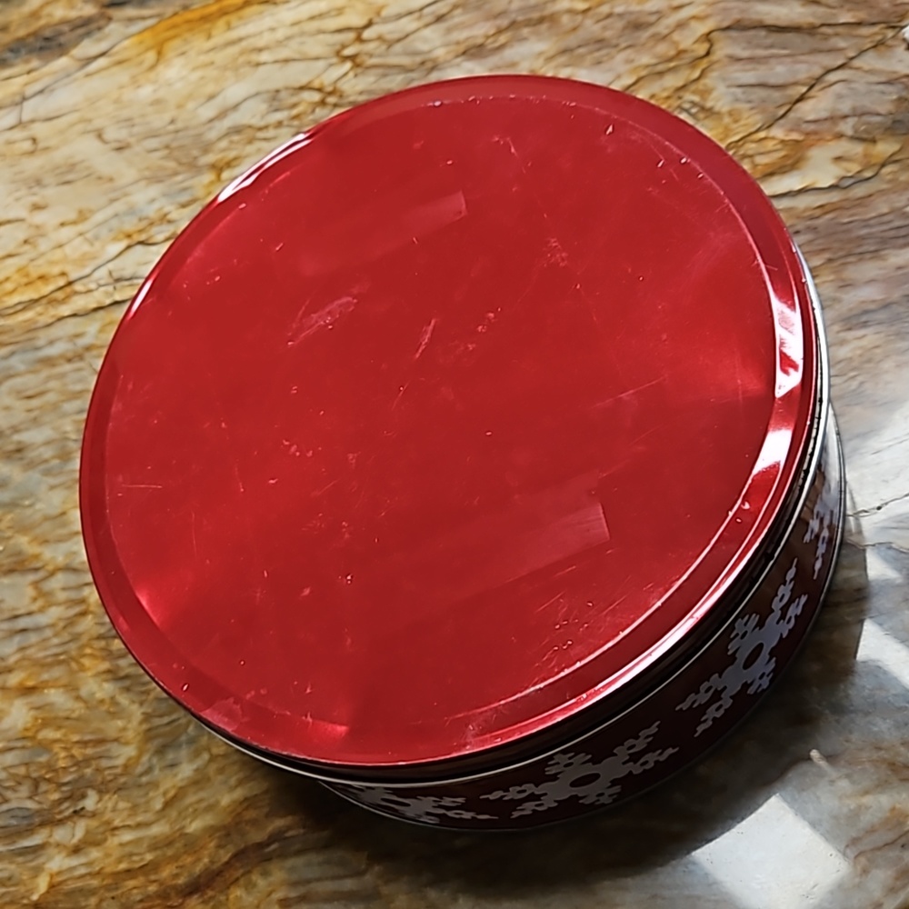 Snowflake Roubd Tin - Picture 2 of 3